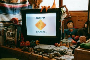 The Analog Childhood Movement Replaces Screen Time With Play