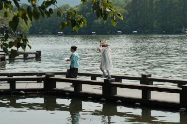 The Mirroring Play Technique That Builds Emotional Bonds