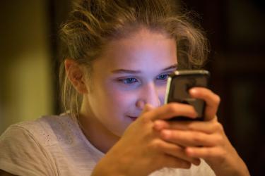 Why Getting a Smartphone Before 13 Harms Mental Health